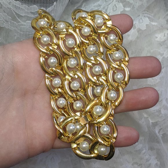 Jewelry - Vintage interlocking faux pearl collar necklace